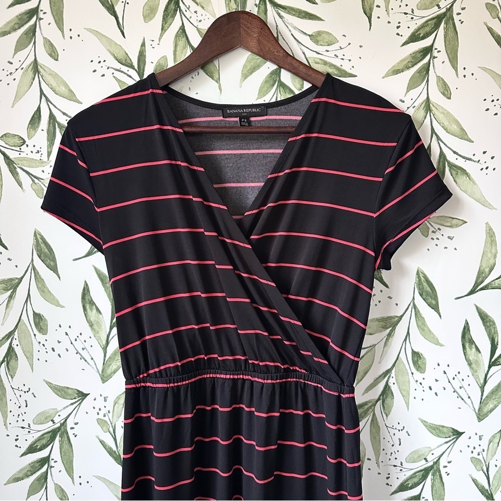 Banana Republic Dress. Petite Small. Black/Coral. - Picture 2 of 5
